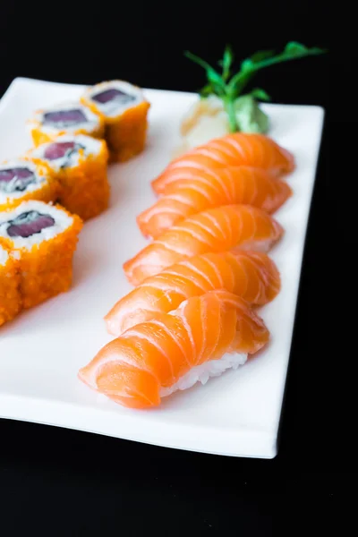 Salmón sushi comida japonesa — Foto de Stock
