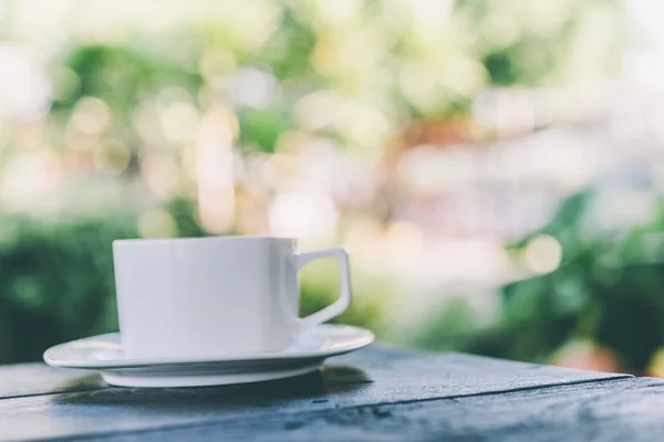 Taza de café en mesa de madera — Foto de Stock