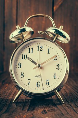 Klasik alarm saati