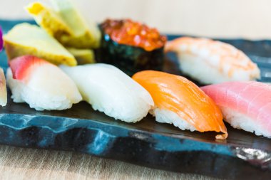 Nigiri suşi rulo