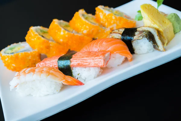 Nigiri sushi rolt — Stockfoto