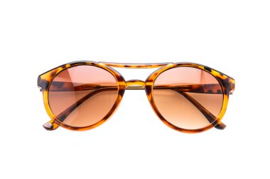 Beyaz arkaplanda güneş gözlüğü