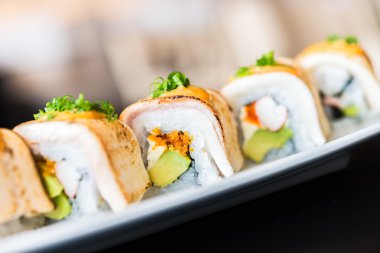 Sağlıklı yemek suşi rulo