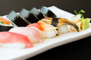 Sağlıklı yemek suşi rulo