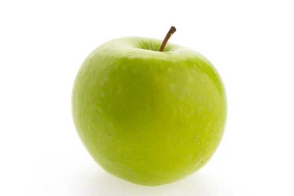 Groene appel op witte achtergrond — Stockfoto