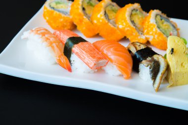Lezzetli Japon suşi rulo