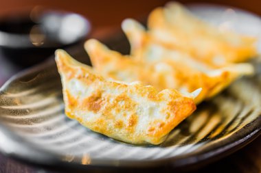 Asya Aperatif Menüsü Kızarmış Hamur köftesi