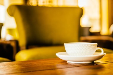 Kahve dükkanında kahve fincanı.