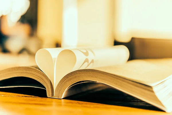 Heart book — Stock Photo, Image