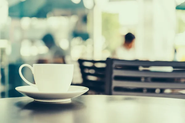 Tazza di caffè in caffetteria — Foto Stock