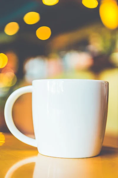 Coffee cup in coffee shop — Stock Photo, Image