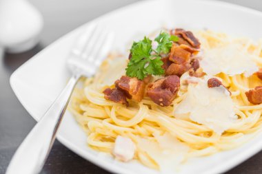 Leziz spagetti carbonara
