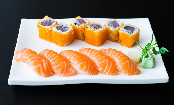 Lazac sushi tekercs — Stock Fotó