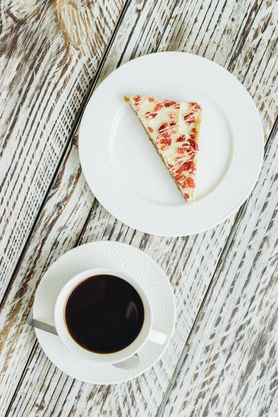 Gâteau aux canneberges et tasse à café — Photo