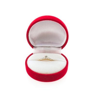 elmas yüzük kırmızı bir kutu