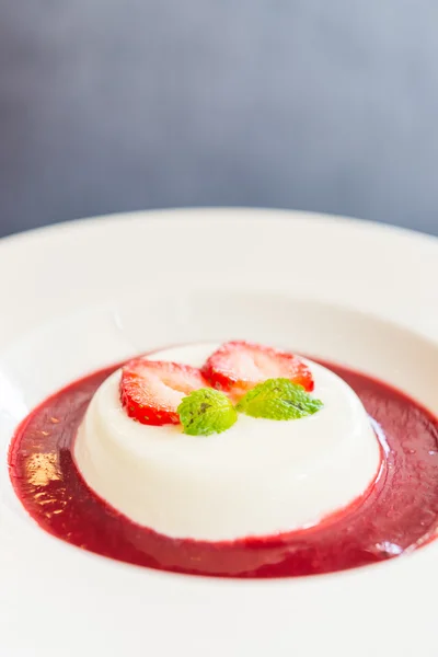 Panna cotta fraise — Photo