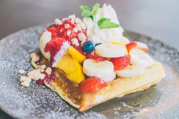 Fruits waffle with ice cream — Stock Photo, Image