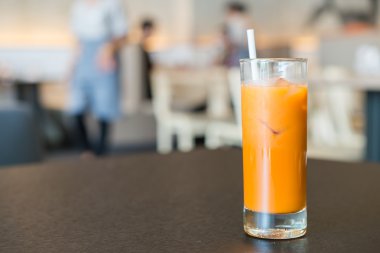 buz süt çaysonriente lápiz personaje el entrenamiento con pesas