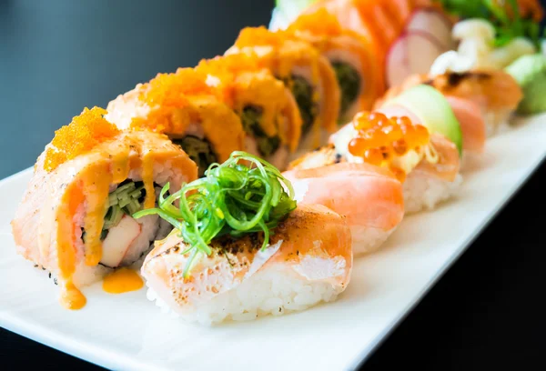 Losos sushi rolky — Stock fotografie