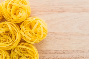 Ham pişmemiş makarna