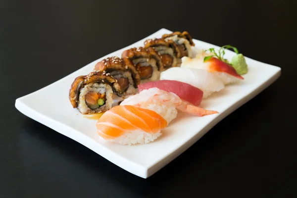 Sushi rolki japoński żywności — Zdjęcie stockowe