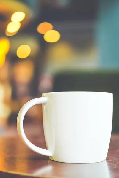 Coffee cup in coffee shop — Stock Photo, Image