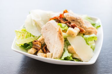 Izgara Tavuk Salatası