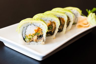 Sağlıklı yemek suşi rulo
