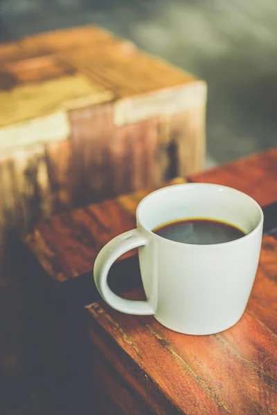 Café negro en taza blanca — Foto de Stock