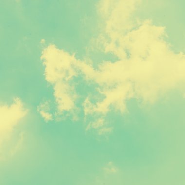 Mavi gökyüzündeki bulutlar