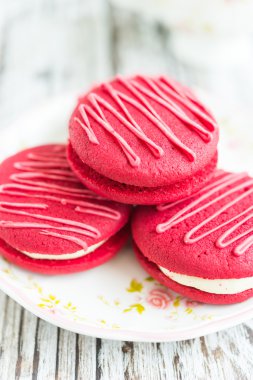 Kırmızı kadife macaroons