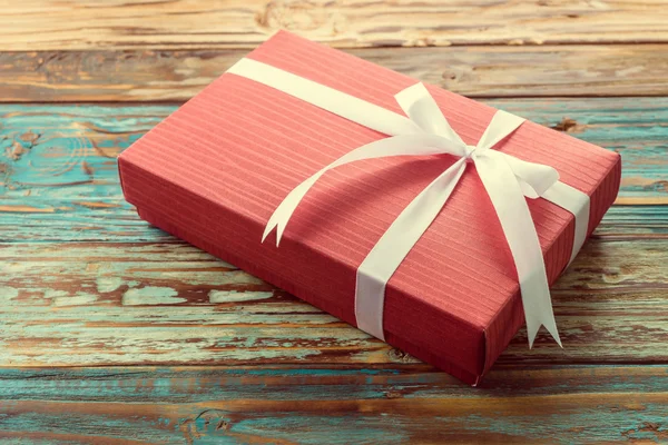 Gift box on wooden background — Stock Photo, Image