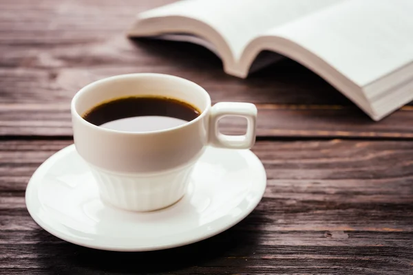 Tazza di caffè in caffetteria — Foto Stock