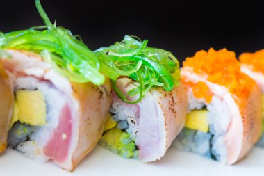 Lezzetli Japon suşi rulo