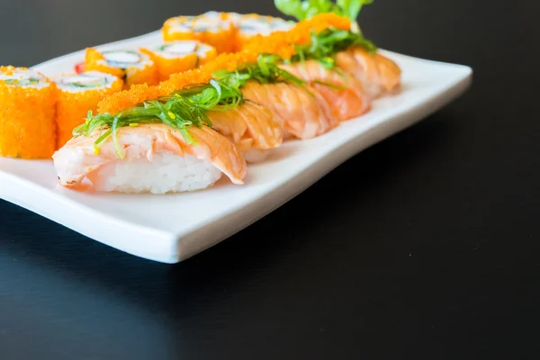 Vynikající japonské sushi rolky — Stock fotografie