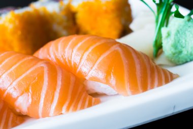 Lezzetli Japon suşi rulo