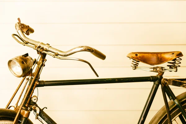 Oude vintage fiets — Stockfoto