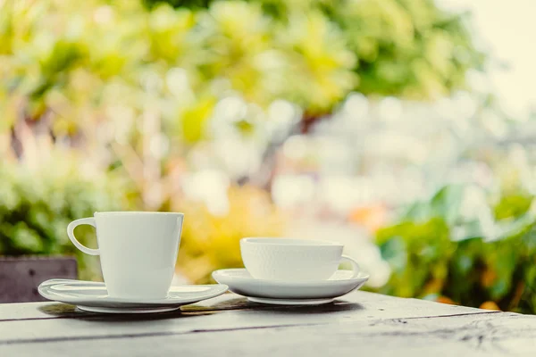 Coffee cup on wooden table — Stock Photo, Image