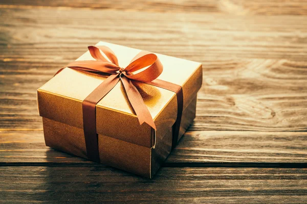 Gift box on wood background — Stock Photo, Image