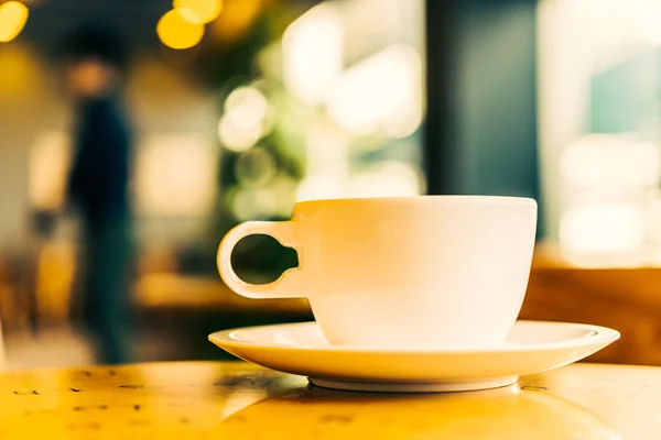 Taza de café sobre mesa de madera —  Fotos de Stock