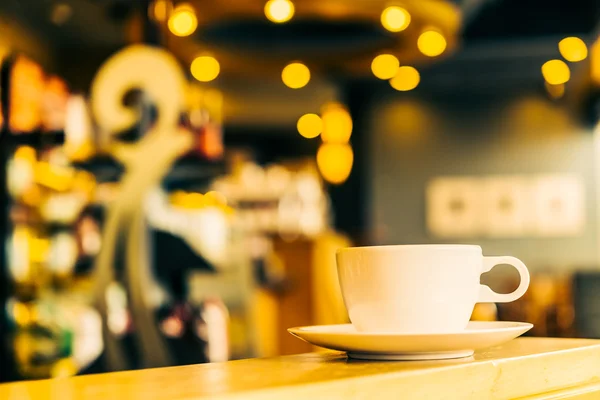 Kaffekopp på träbord — Stockfoto