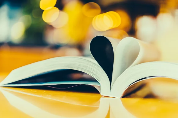 Heart book — Stock Photo, Image