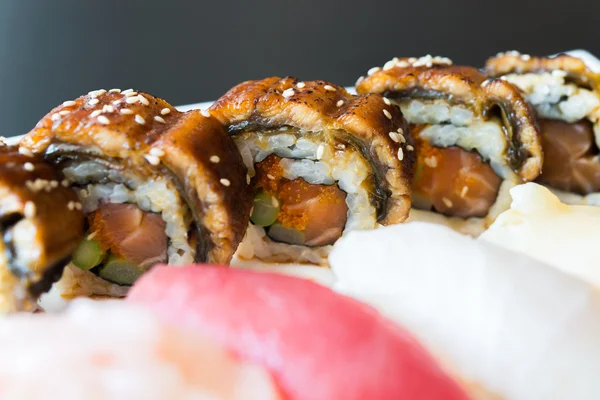 Japanska sushi rullar — Stockfoto