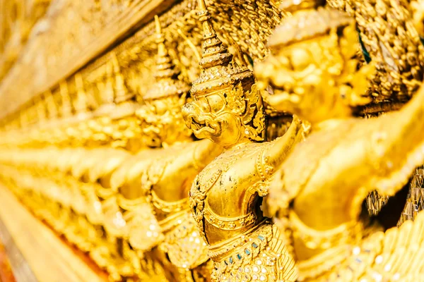 Estátua em Wat Phra Kaew — Fotografia de Stock