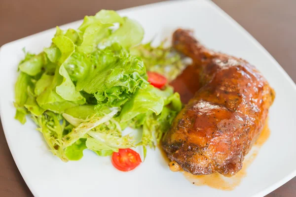 Grilled chicken salad — Stock Photo, Image