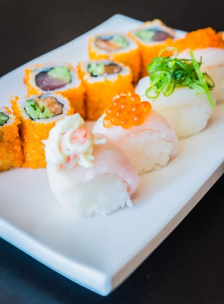 Japońskie sushi rolki — Zdjęcie stockowe