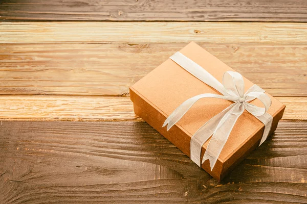 Gift box on wooden background — Stock Photo, Image