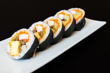 Lezzetli Japon suşi rulo