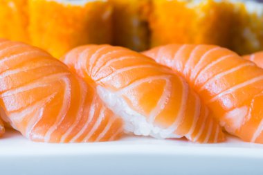 Lezzetli Japon suşi rulo