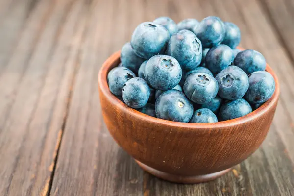 Blaubeere in Schale — Stockfoto